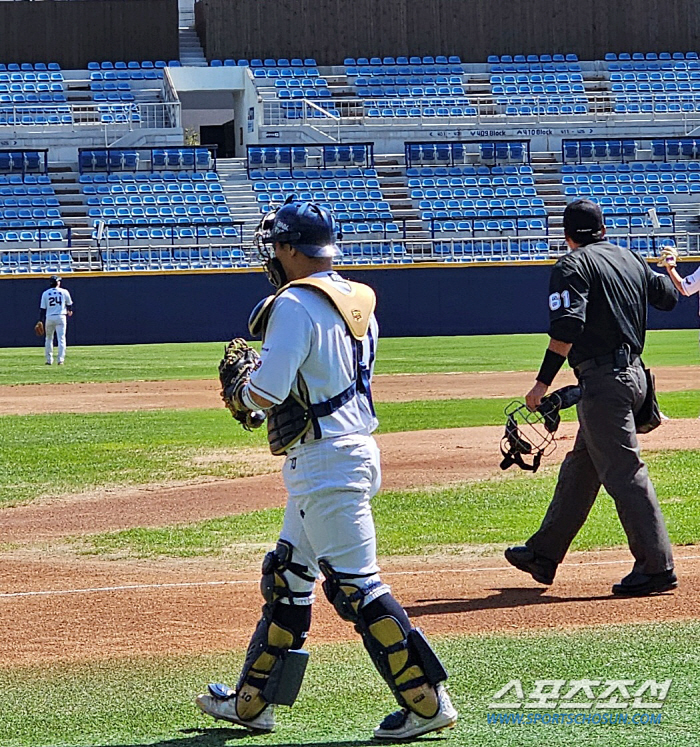드디어 복귀 보이나 싶었는데…박세혁, 日 교류전서 날개뼈 부분 사구 "아…