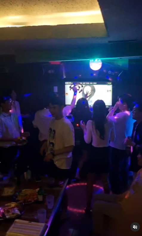 '나는 솔로' 전 기수 모임 포착 "5차까지 집에 안가" 설레는 뒷만남