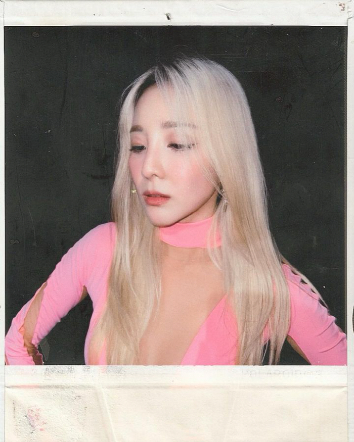 "이렇게 과감해도 되나"…산다라박, 가슴까지 시스루 원피스 '깜짝'