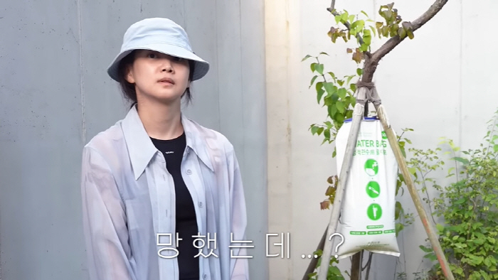 '김무열♥' 윤승아, 잡초 뽑는 4층 건물주 현실 "체험 삶의 현장 느낌…
