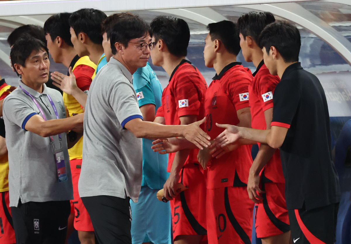 [진화 현장]황선홍호에도 '김민재'가 있다, 40m 전력질주로 공 뺏고,…