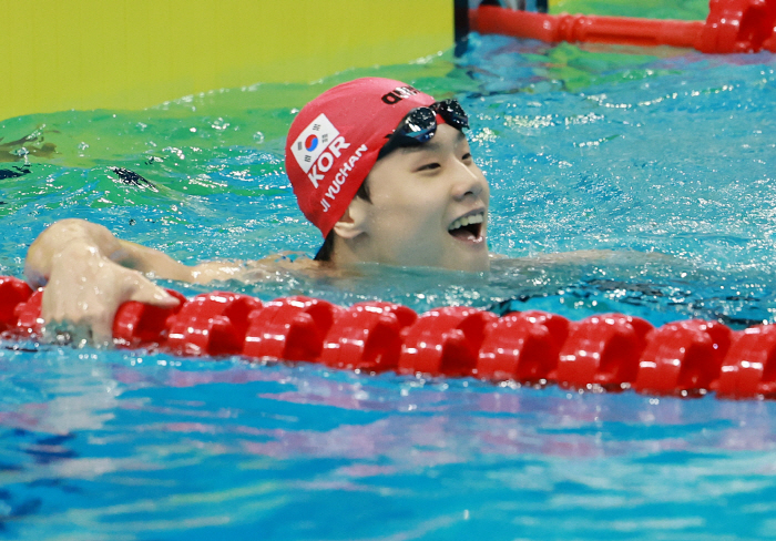 [항저우ON]'21세 영건' 지유찬 깜짝 AG 신기록으로 자유형 50m …
