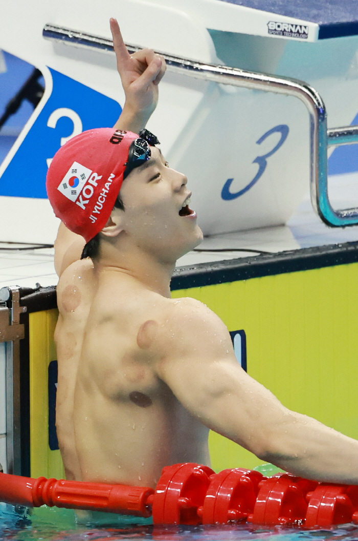 [항저우ON]'21세 영건' 지유찬 깜짝 AG 신기록으로 자유형 50m …