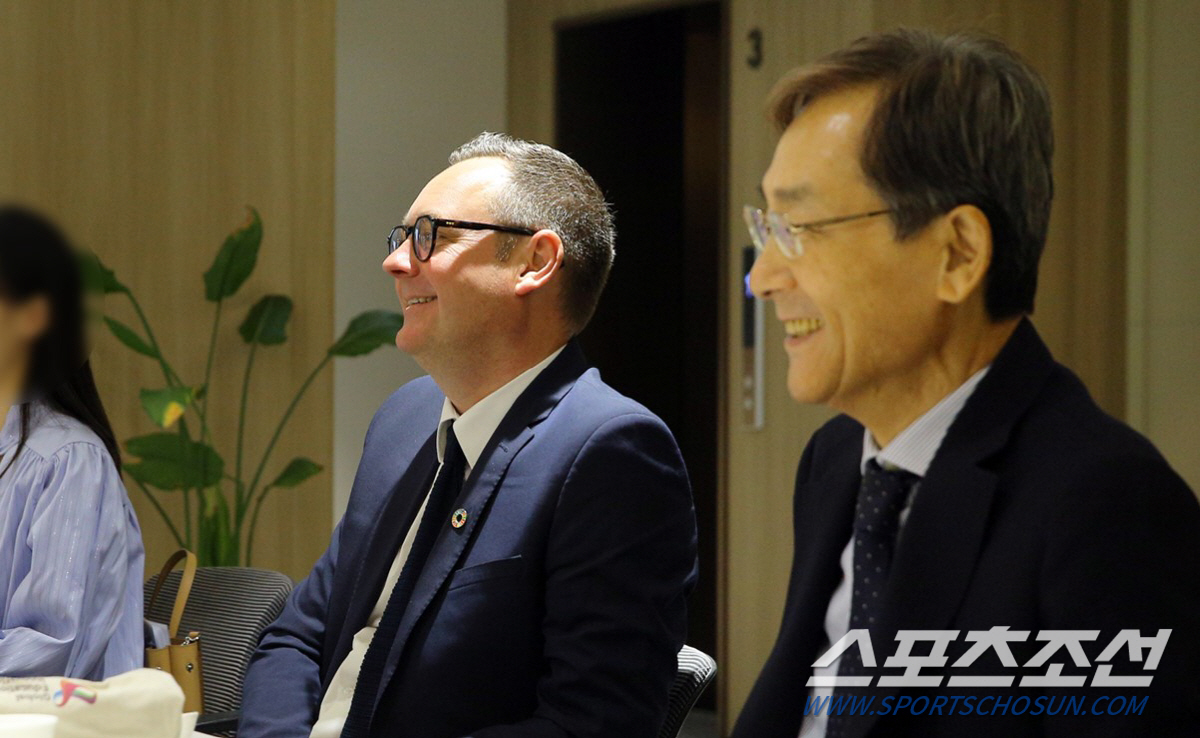 폴 래드 유엔사회개발연구소 소장 한솥 방문