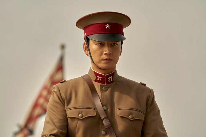 [SC리뷰] 총검술→로맨스 쏟아넣었다..'도적' 김남길 매력 총집합