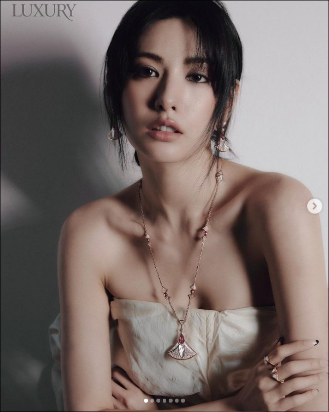 나나 "母 위해 타투 지우는중"이라더니…싹 사라진 '전신 타투'