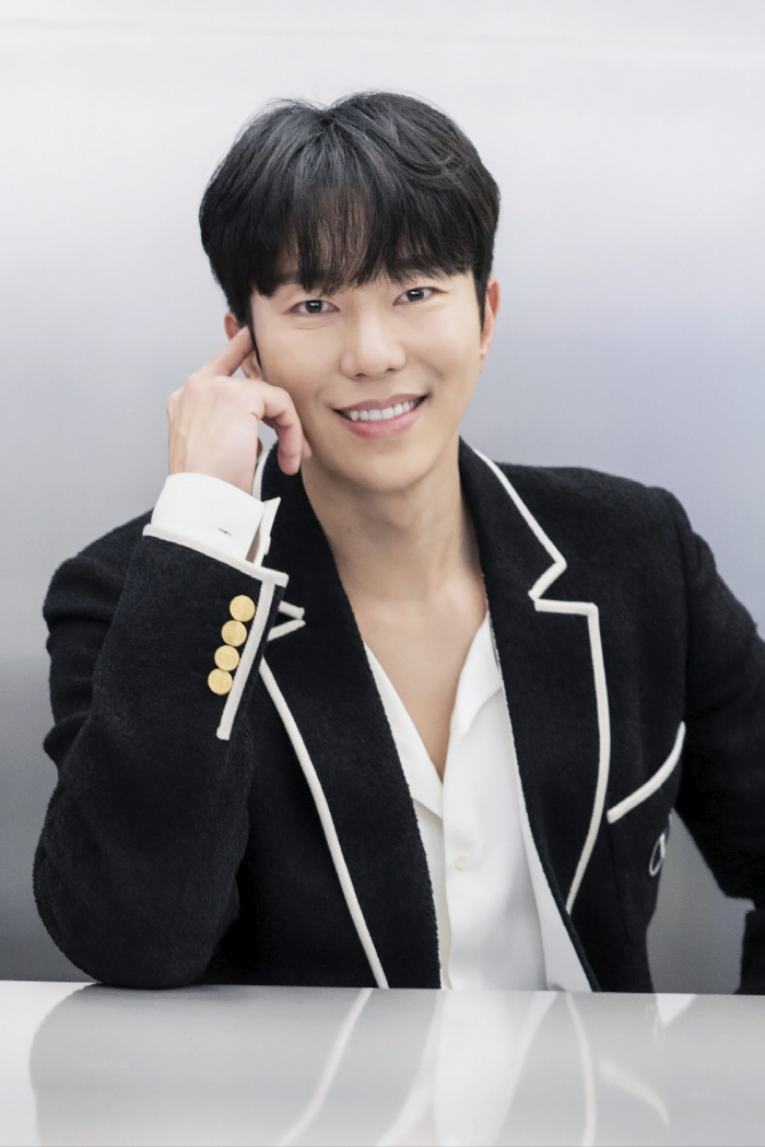 [인터뷰①] 윤현민 "유라와 로맨스? 첫 만남엔 말 놓기도 어려웠다" (…