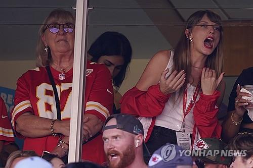 NFL 선수 유니폼 판매에서도 팝스타 '테일러 스위프트 효과'?