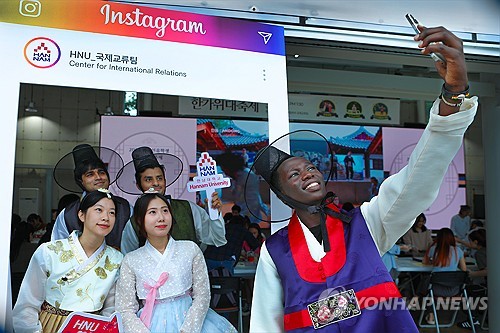 지난달 방한 외국인 관광객 108만9천명…2회 연속 100만명 돌파