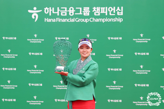 KLPGA 최고의 대회 '하나금융그룹 챔피언십', 선수-갤러리 박수갈채 …
