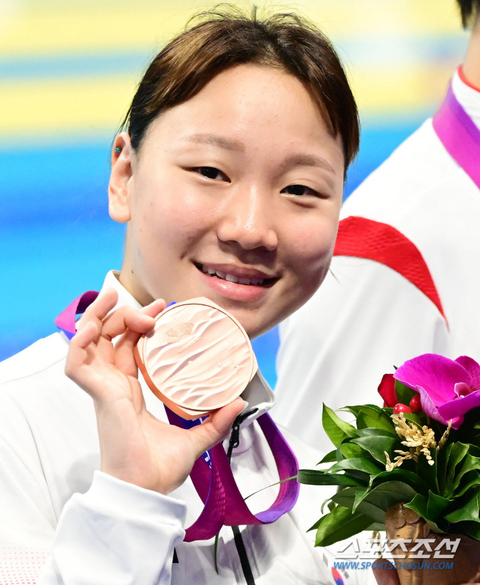 [항저우ON]"믿고 봐주셔야죠!" 한국 수영의 보물 17살 이은지, 깜짝…