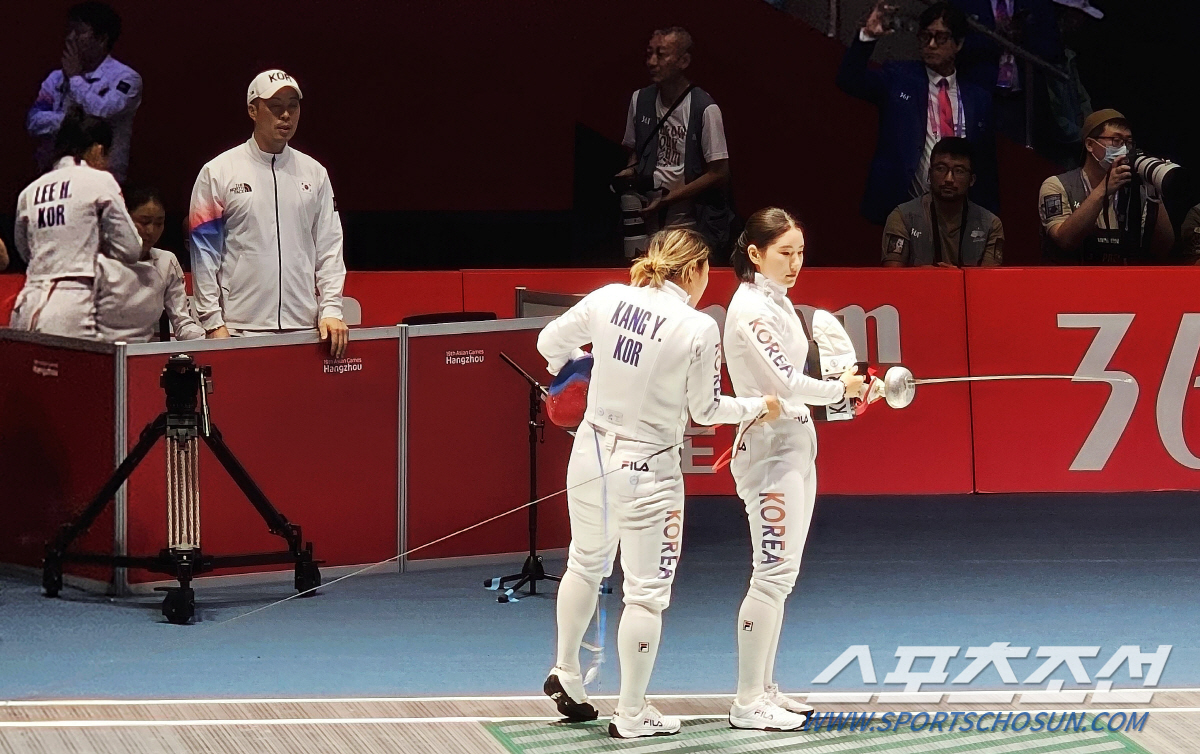 '강영미→송세라 맹활약' 만리장성 넘었다! 女에페, 중국에 대역전극→결승…