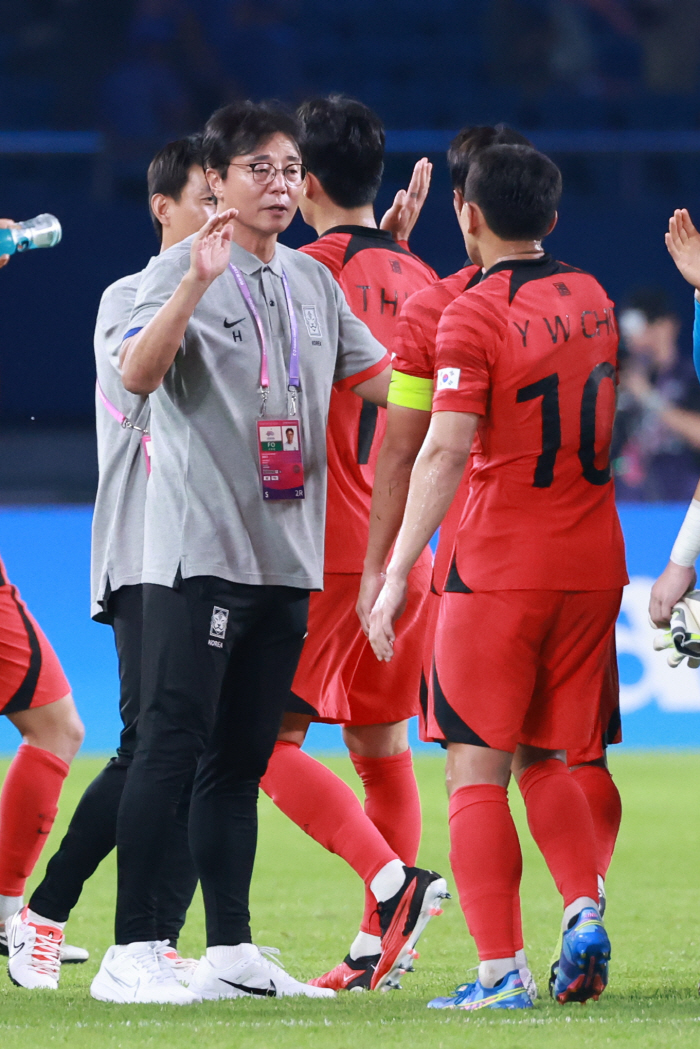 [진화 현장인터뷰]'승장' 황선홍 감독, "중국 거친플레이 이겨내지 못하…