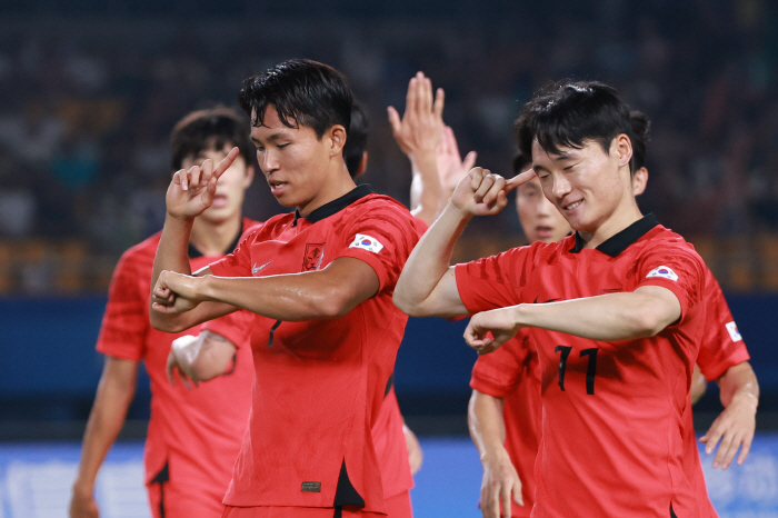 [진화 현장인터뷰]'승장' 황선홍 감독, "중국 거친플레이 이겨내지 못하…
