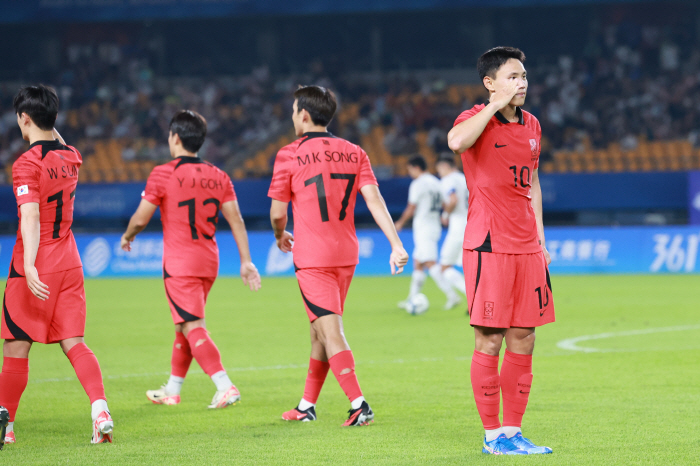 [진화 현장인터뷰]'승장' 황선홍 감독, "중국 거친플레이 이겨내지 못하…