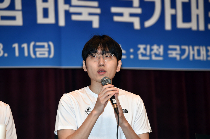 '최강' 신진서, 4강서 대만의 쉬아오훙에 '충격패', AG 금메달 '실…