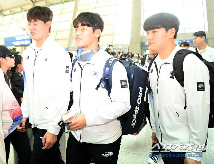 '금메달 꼭 걸고 돌아올게요' 항저우로 떠난 야구대표팀, 팬들 뜨거운 배…