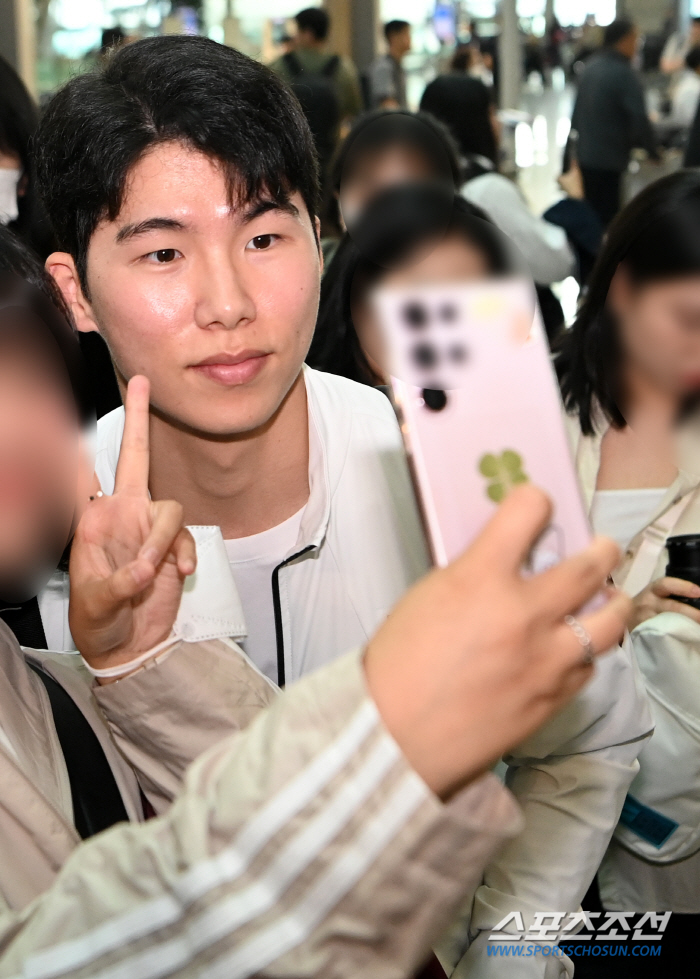 '금메달 꼭 걸고 돌아올게요' 항저우로 떠난 야구대표팀, 팬들 뜨거운 배…