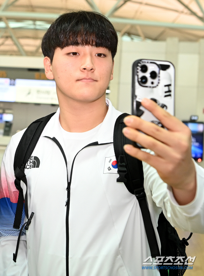 '금메달 꼭 걸고 돌아올게요' 항저우로 떠난 야구대표팀, 팬들 뜨거운 배…