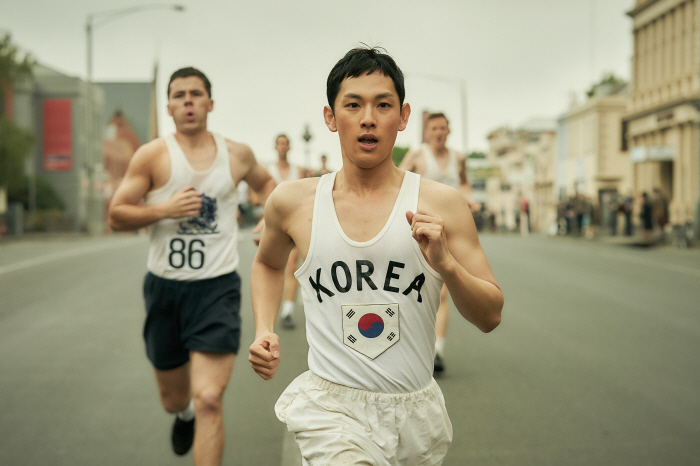 "실관람 평점 1위" 하정우X임시완 '1947 보스톤', 秋극장가 흥행 …