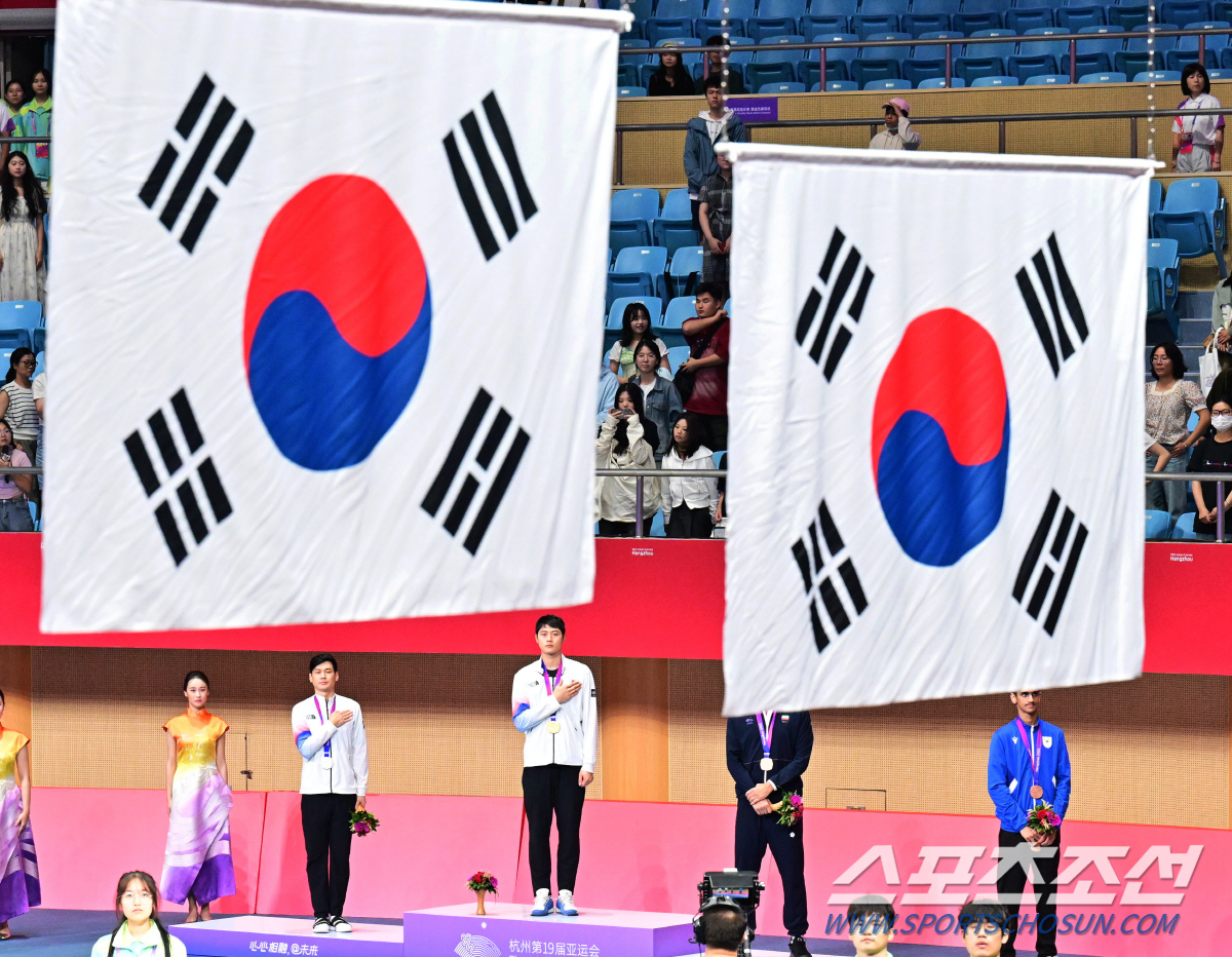 [항저우현장]男사브르 어펜저스 中꺾고 AG단체전 3연패 쾌거,구본길 韓최…
