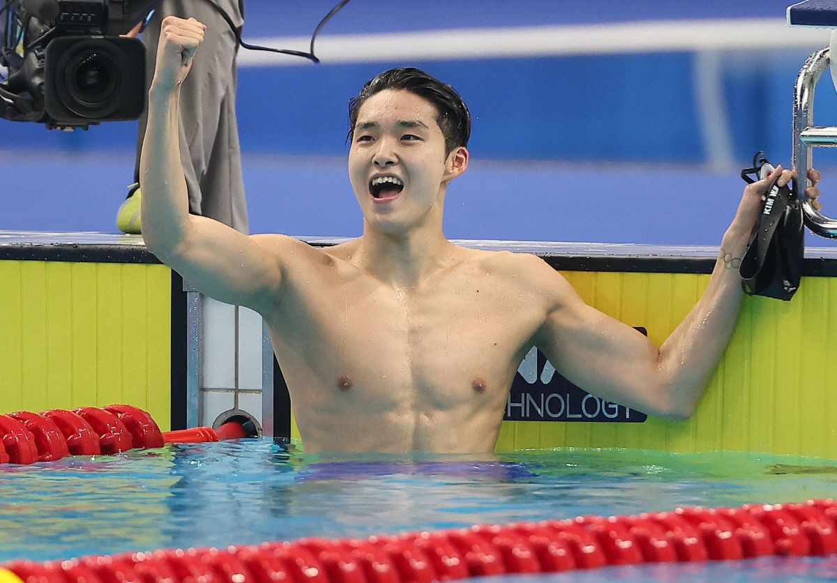 '金맥' 2관왕 김우민 "中선수 따라왔다면? 더 엄청난 퍼포먼스 보여줬겠…