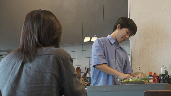 악뮤 이찬혁, K-아들의 백반 한상…맛 어떻기에 母 묘한 표정('나혼산'…