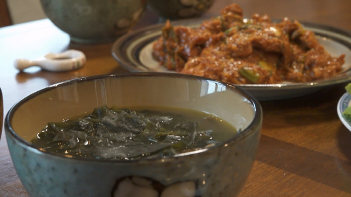 악뮤 이찬혁, K-아들의 백반 한상…맛 어떻기에 母 묘한 표정('나혼산'…