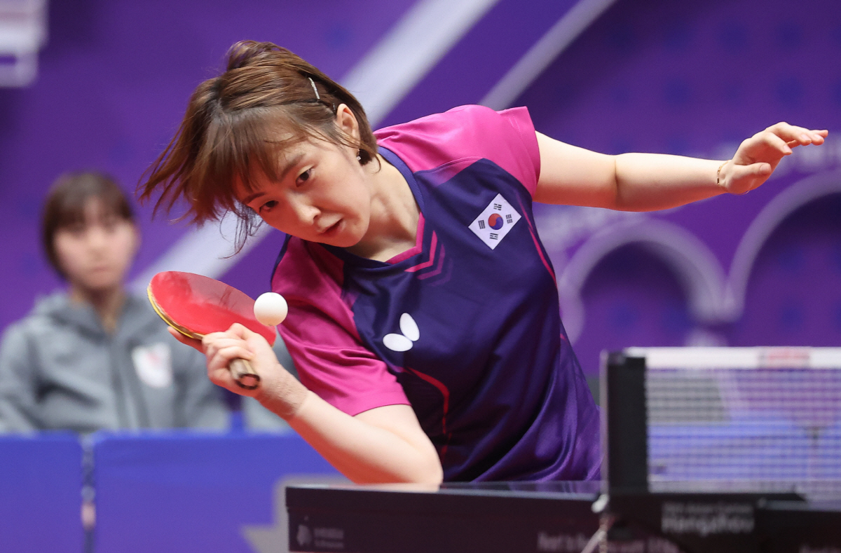 공 받는 서효원