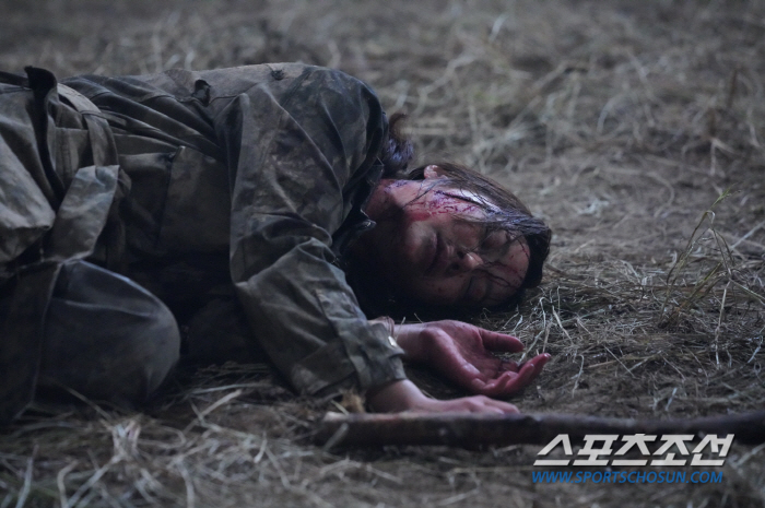 '7인의 탈출' 황정음, 피투성이가 된 채 쓰러져…추석 연휴에 안방극장서…