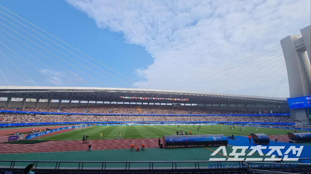 [항저우현장]황선홍호, 中 5만관중 "짜요" 피할 수 없다…경기 4시간 …