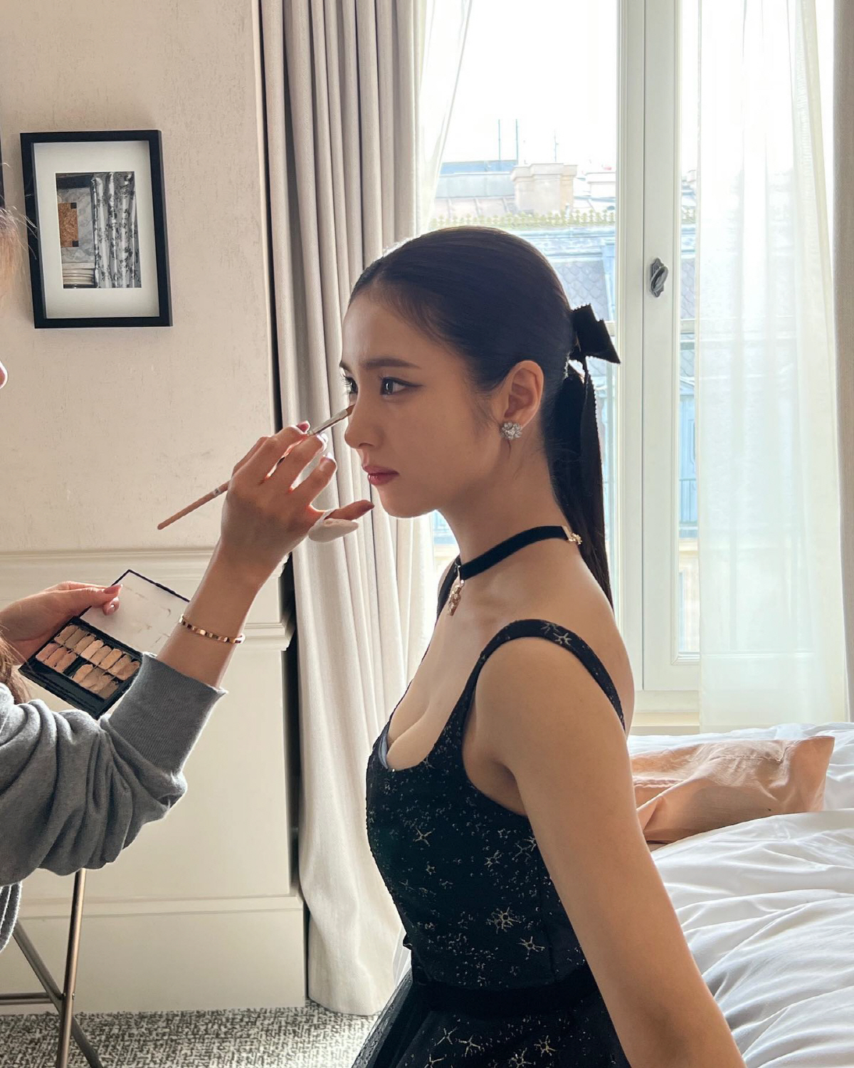 신세경, 파리에 뜬 여신...우아한 '인형' 그 자체