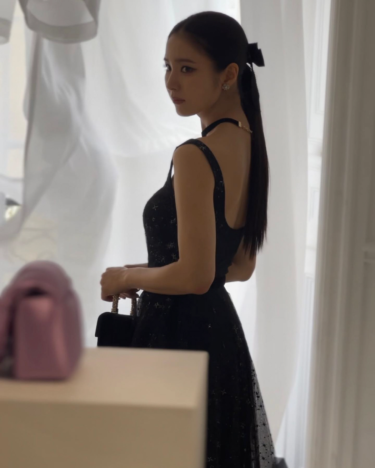 신세경, 파리에 뜬 여신...우아한 '인형' 그 자체