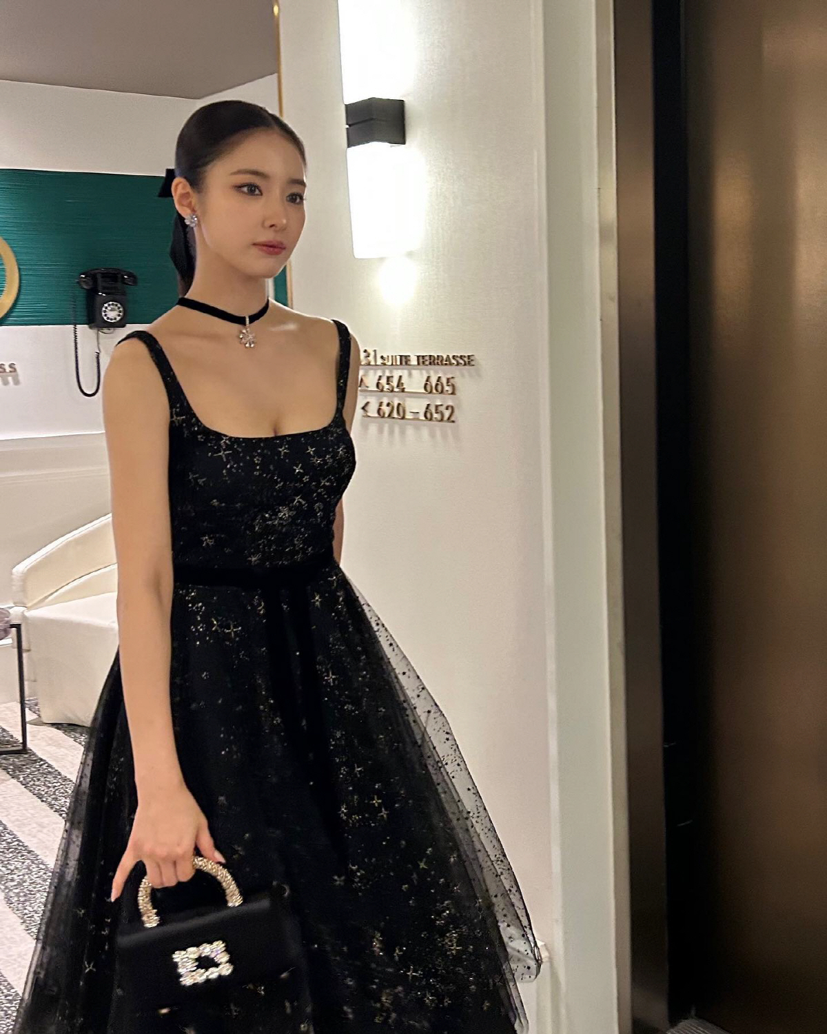 신세경, 파리에 뜬 여신...우아한 '인형' 그 자체