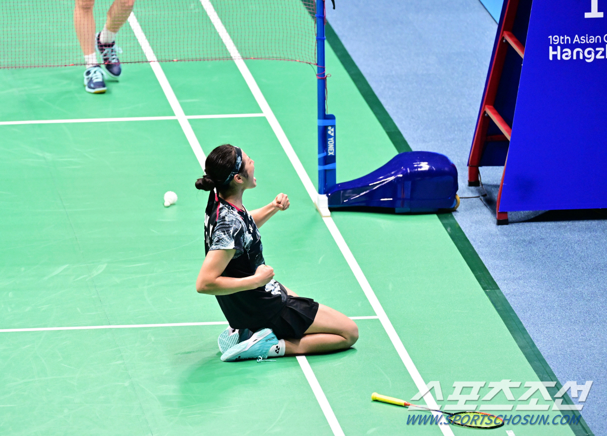 10월 1일 중국 항저우 빈장 체육관에서 열린 항저우아시안게임 배드민턴 여자단체전 대한민국과 중국 결승전. 1단식을 승리한 안세영. 항저우(중국)=송정헌 기자songs@sportschosun.com/2023.10.01/