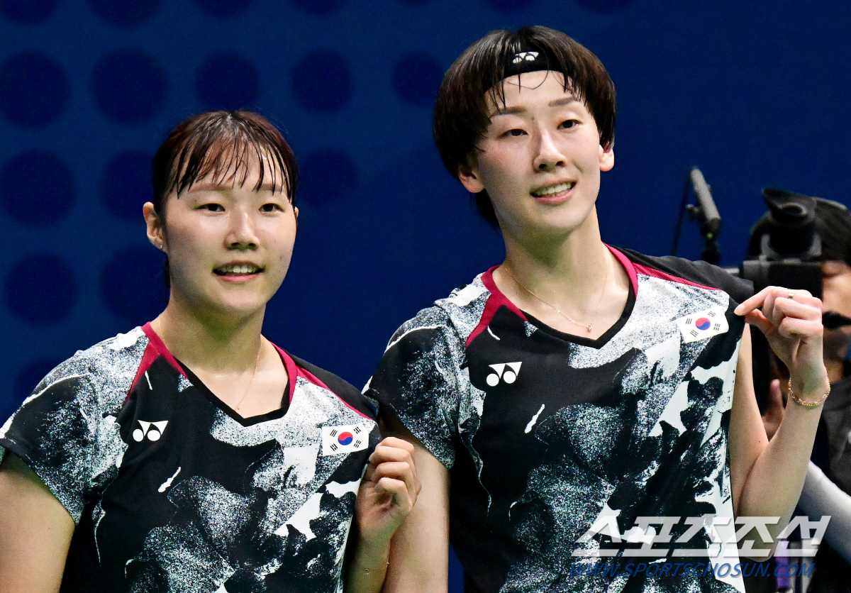 10월 1일 중국 항저우 빈장 체육관에서 열린 항저우아시안게임 배드민턴 여자단체전 대한민국과 중국 결승전. 복식 2경기, 이소희-백하나가 승리를 거뒀다. 항저우(중국)=송정헌 기자songs@sportschosun.com/2023.10.01/
