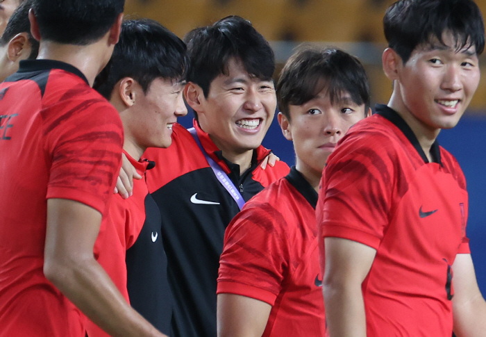 '다시 공한증!' 남자축구 태극전사들이여, 오늘밤 9시 '홈 어드밴티지'…