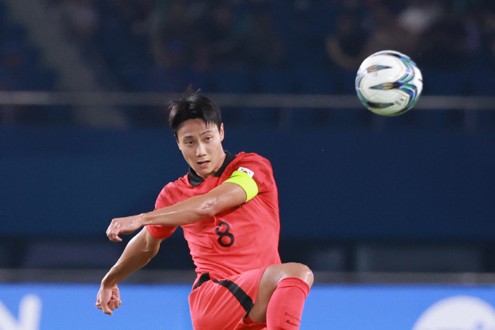'다시 공한증!' 남자축구 태극전사들이여, 오늘밤 9시 '홈 어드밴티지'…
