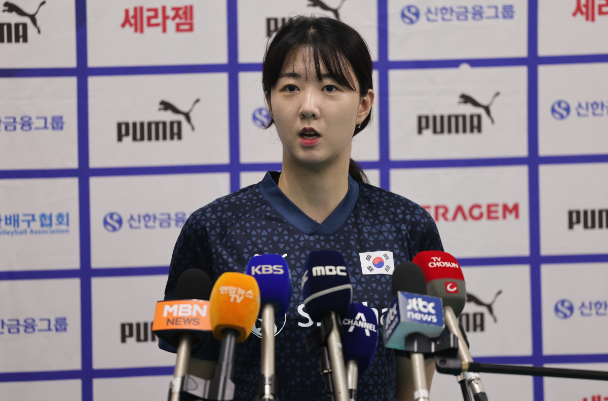 '배구황제도 할말잃은' 항저우 배구참사는 현재진행형…베트남에 역스윕 충격…