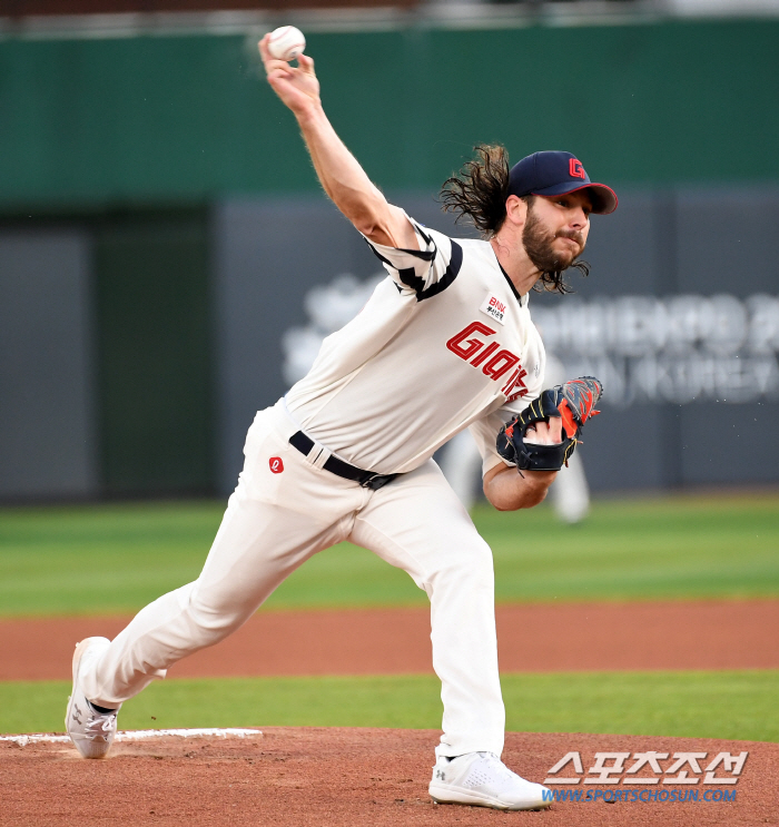 쉬고나온 롯데, 또 이겼다 4연승 가을의 꿈 연장...'윌커슨 12승+노…