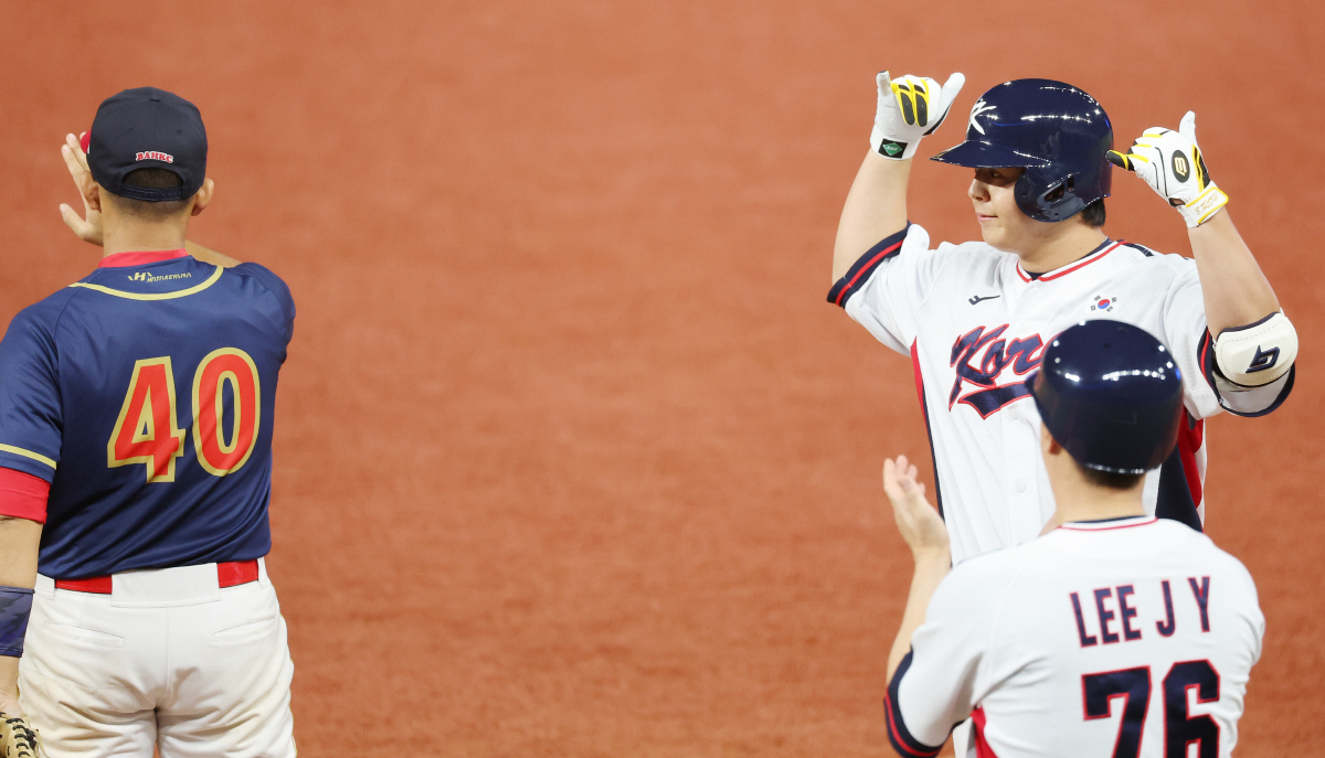 '8회 7득점 빅이닝'세계랭킹 45위에 진땀쏟은 8이닝 콜드승…84㎞ 커…