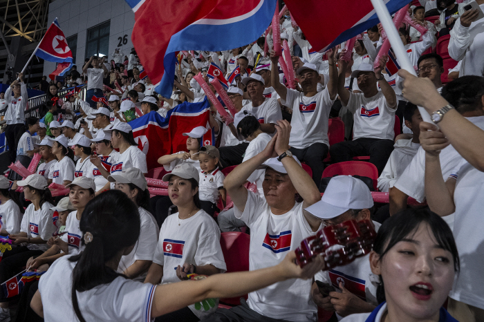 [항저우ON]'제정신인가'북한DF 일본 의료진에 주먹질+경기 후 몰려가 …