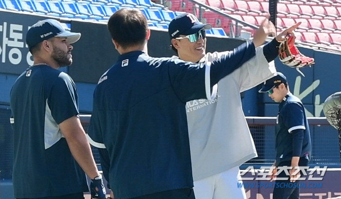 '로하스 탓 아냐~폴대 탓이야' 라이온킹을 헛웃음 짓게 한 폴대위 초대형…