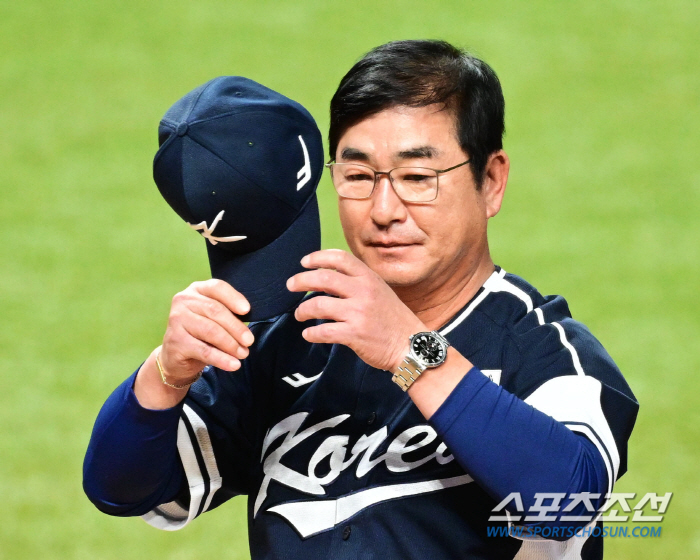'쓰라린 패배' 류중일 감독 "아직 끝난 거 아냐...일본 잡고 결승 간…