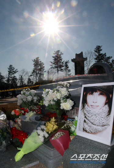 故 최진실, 떠난지 벌써 15년...잊지 못할 '영원한 국민 배우'[종합…