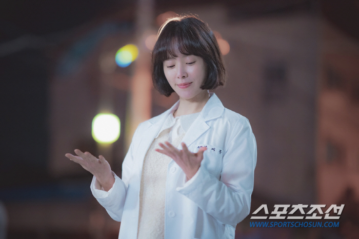 '힙하게' 한지민, "나에게 초능력 생긴다면? 미쳤다고 생각하거나 병원 …