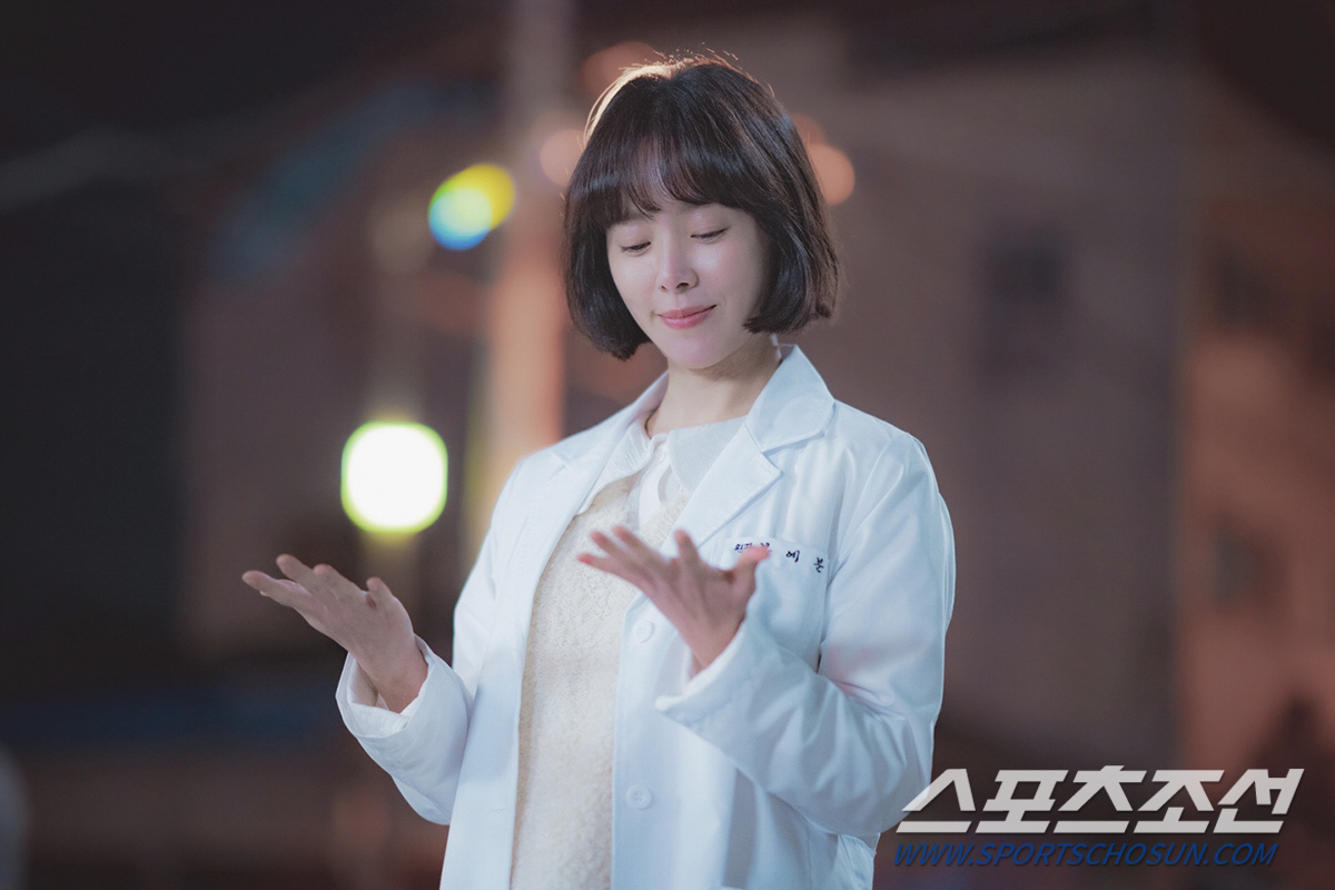 '힙하게' 한지민, "나에게 초능력 생긴다면? 미쳤다고 생각하거나 병원 …