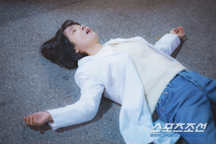 '힙하게' 한지민, "나에게 초능력 생긴다면? 미쳤다고 생각하거나 병원 …