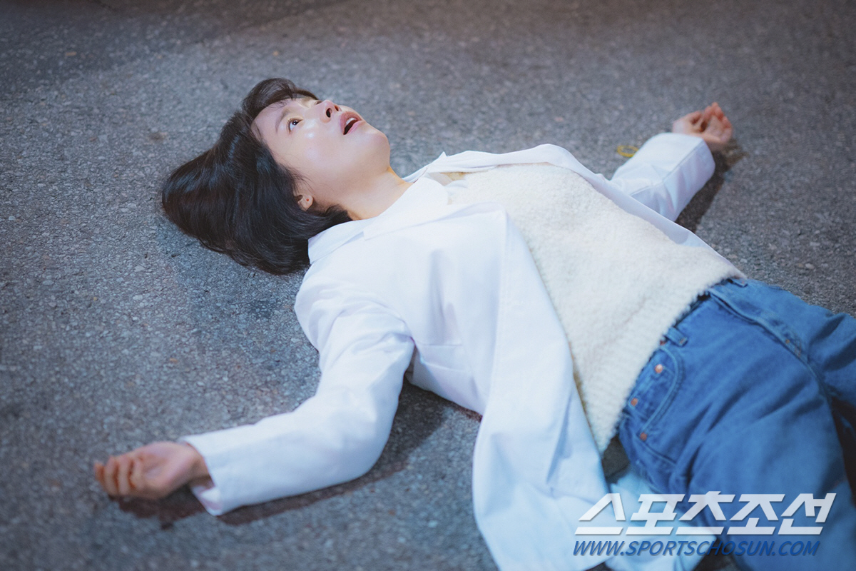 '힙하게' 한지민, "나에게 초능력 생긴다면? 미쳤다고 생각하거나 병원 …