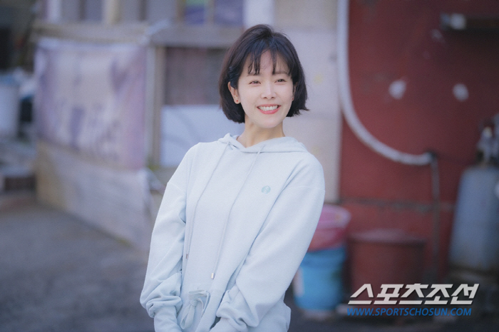 '힙하게' 한지민, "나에게 초능력 생긴다면? 미쳤다고 생각하거나 병원 …
